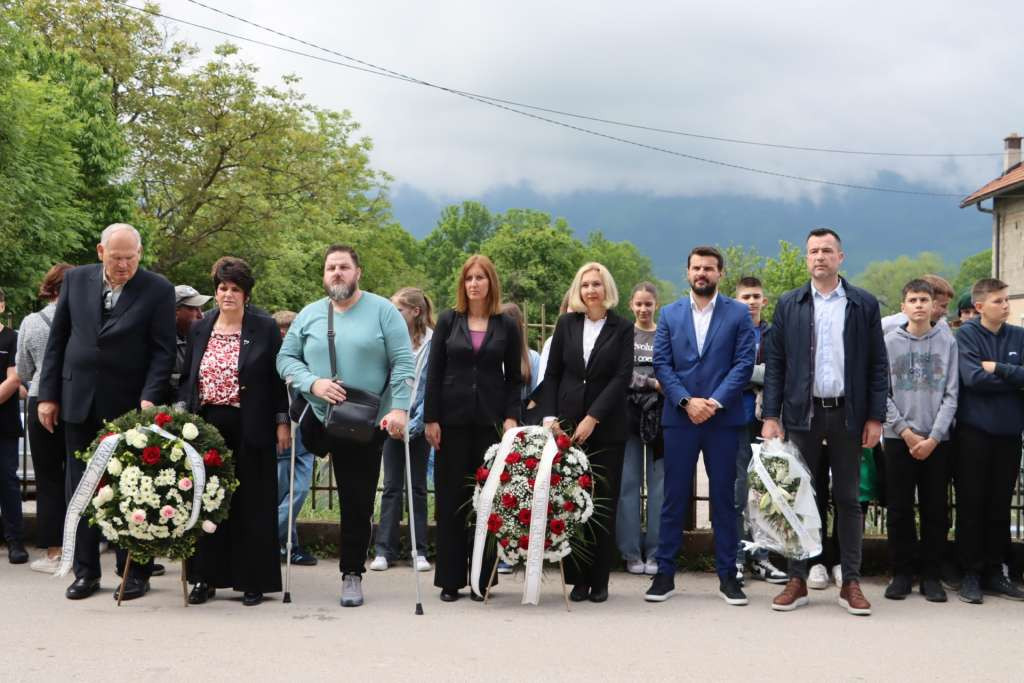 Na 30. godišnjicu zločina odata počast žrtvama masakra kod ulaza u Tunel spasa u Butmiru