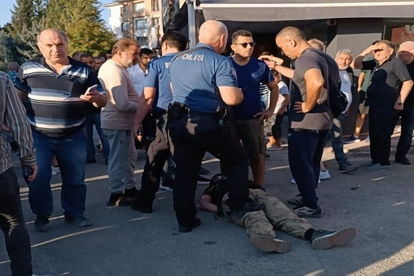 Turska policija uhapsila maskiranog muškarca nakon što je pet osoba izbodeno nožem