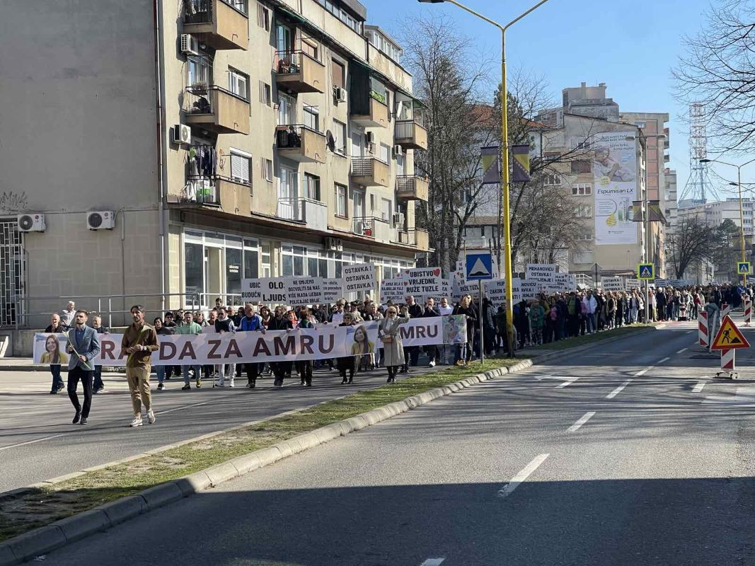 U Tuzli mirni protest zbog ubistva Amre Kahrimanović