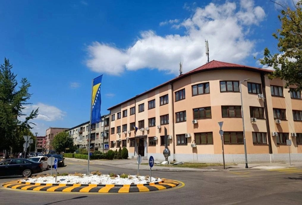 Incident u tuzlanskoj osnovnoj školi: 12-godišnjak prijetio vršnjaku hladnim oružjem