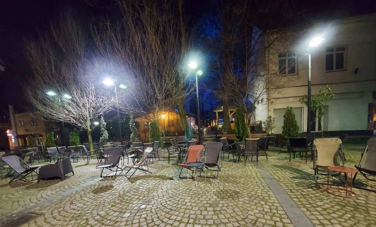 Nove mjere u primjeni od večeras - pusta i prazna Tuzla