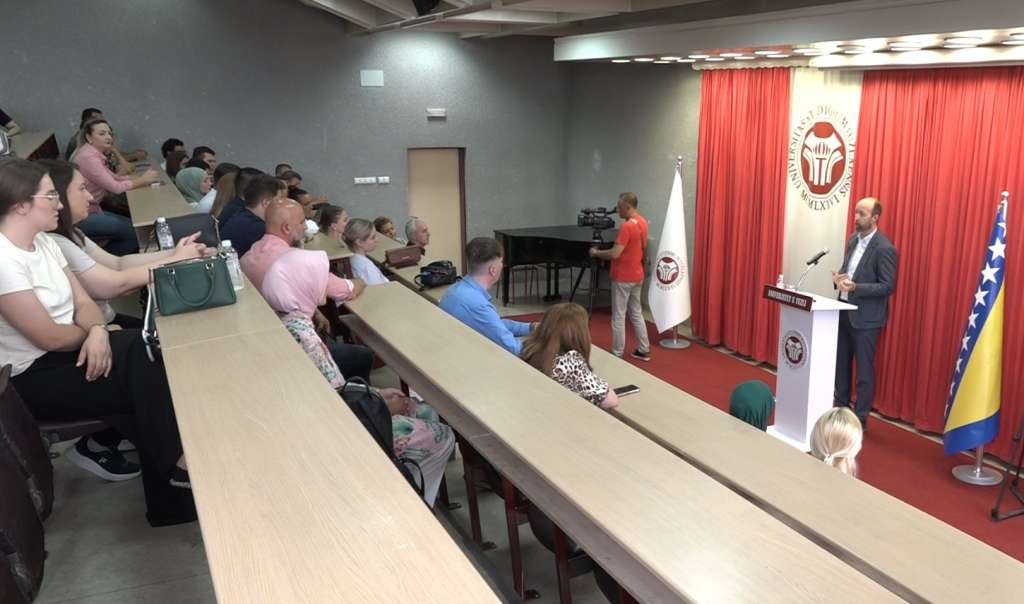 U Tuzli održano predavanje 'Kad govor postane zločin – negiranje genocida u BiH'