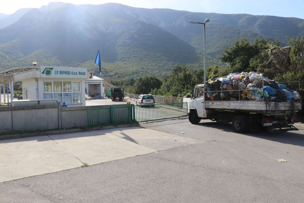 Stožer civilne zaštite Mostar: Uspostavljen sustav pretovara i odvoza otpada s Uborka