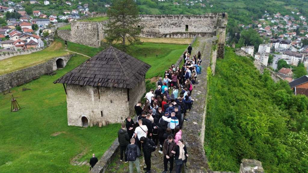 Učenici iz KS prvog dana studijskog putovanja "Od rata do mira" posjetili Fojnicu, Ahmiće i Jajce