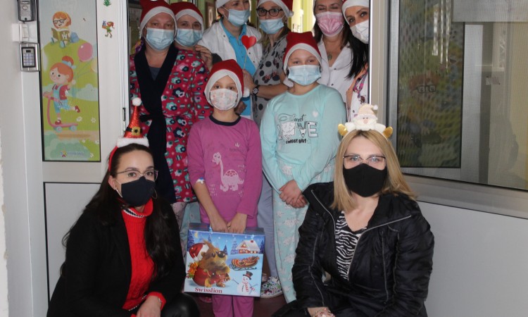 Realiziran program novogodišnjeg darivanja djece i mladih oboljelih od raka