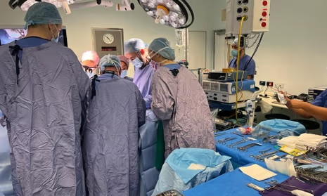 Hirurzi uspješno izveli prvu transplantaciju materice u Velikoj Britaniji