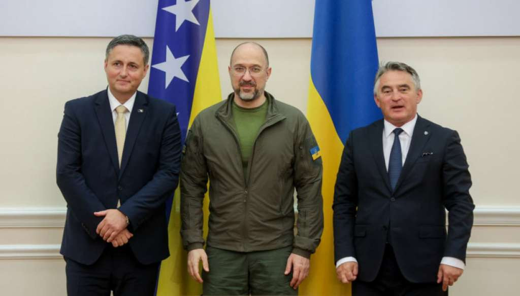 Ukrajinski premijer s Komšićem i Bećirovićem o pomoći u deminiranju i rehabilitaciji vojnika