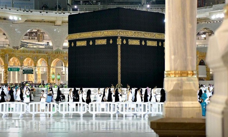 Velika džamija u Meki ponovo otvorena u punom kapacitetu