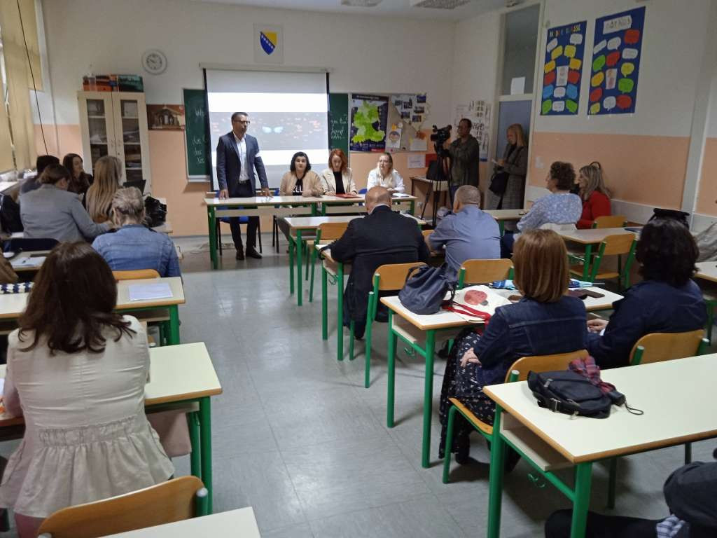 U Unsko-sanskom kantonu formiran tim za krizne situacije u školama