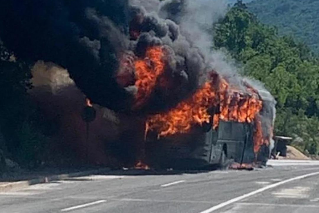 Imotski: Zapalio se autobus koji je prevozio djecu iz BiH