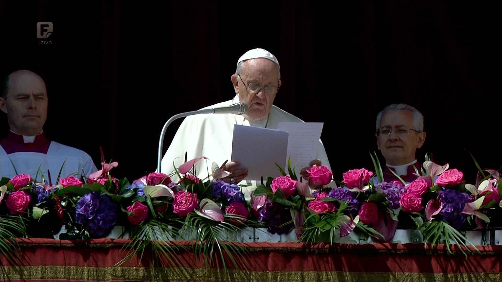 U uskršnjoj poruci narodu i svijetu papa Franjo pozvao na mir