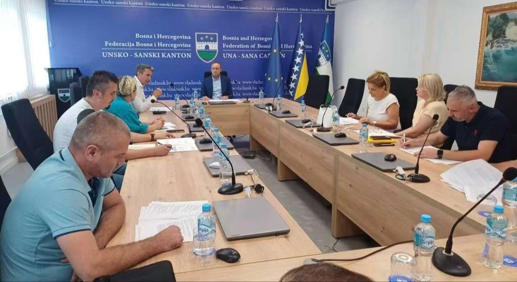 Požari u USK-u pod kontrolom, Štab CZ upozorio na nedovoljnu opremljenost vatrogasac