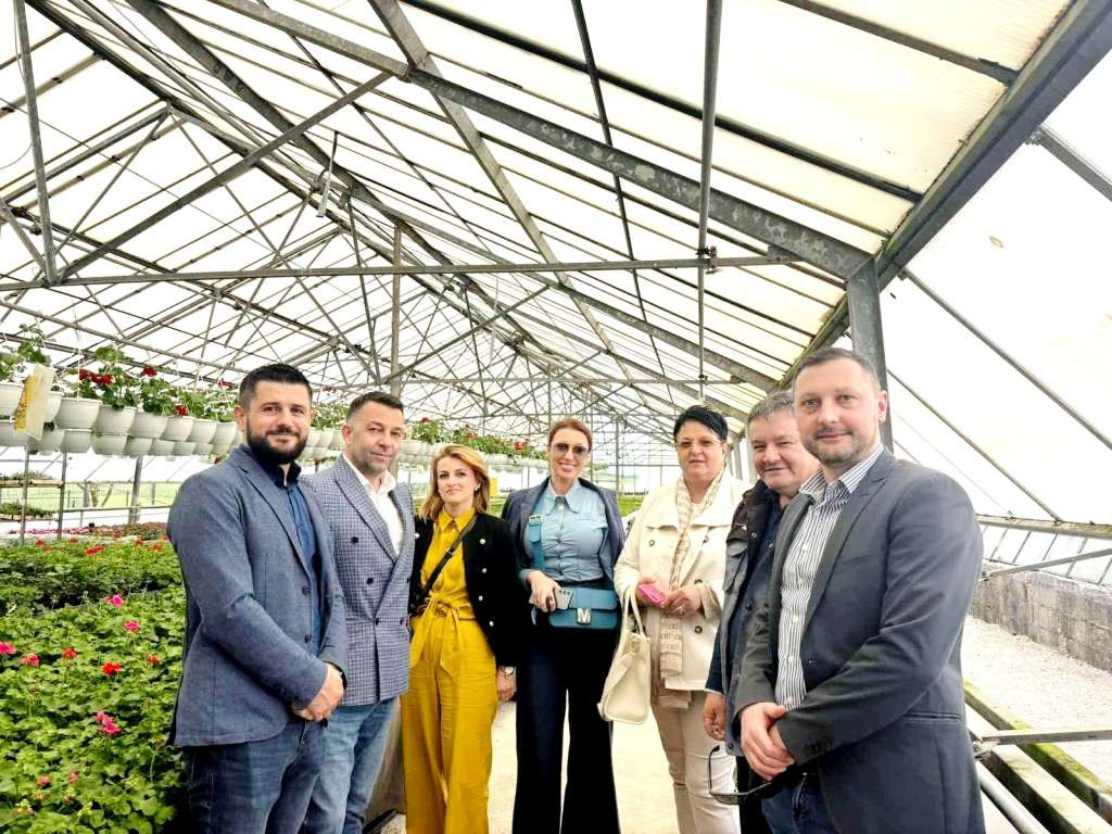 Ministarstvo poljoprivrede USK jača podršku cvjećarskoj proizvodnji i plasteničkom uzgoju