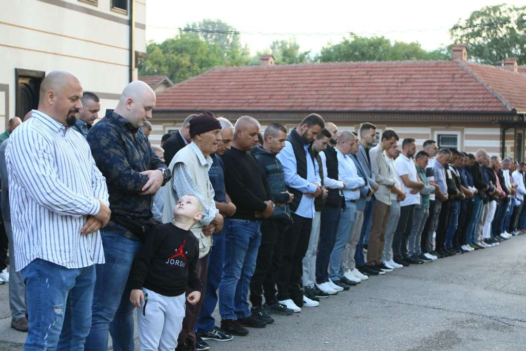 Bajram-namaz prvi put ove godine klanjan i u prostoru Islamskog centra Zenica