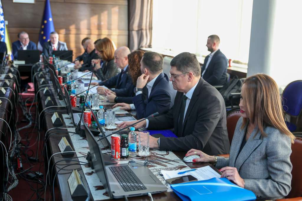 Vlada FBiH: Saglasnost na Sporazum o osnovici za obračun plaća policijskih službenika