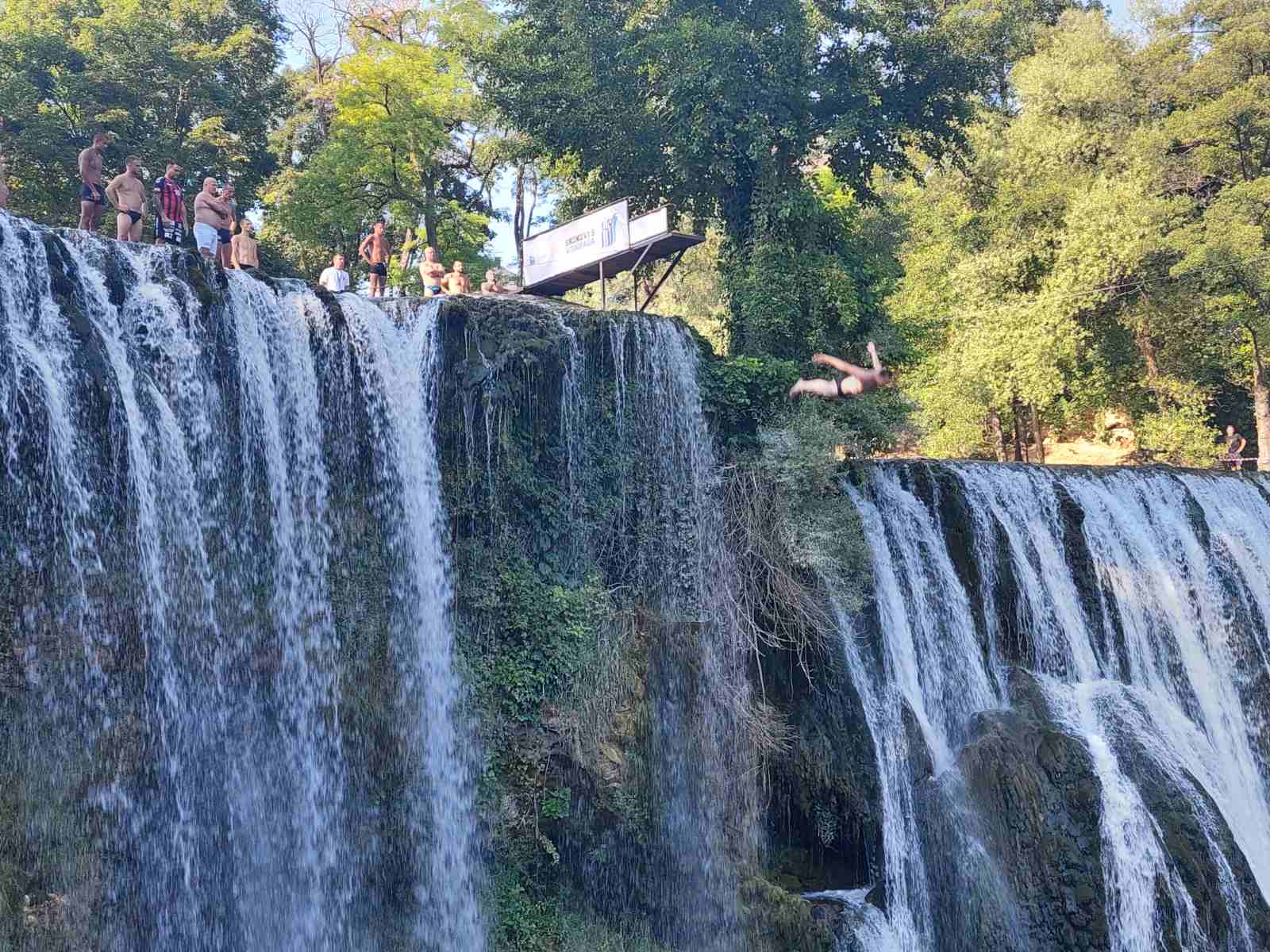 Evald Krnjić iz Crne Gore pobjednik skokova s vodopada u Jajcu