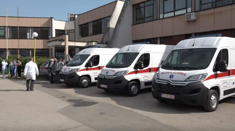 Historijski dan za Dom zdravlja Lukavac: nabavili tri sanitetska vozila