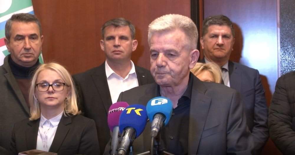 Hoće li Kukić nakon ostavke vladati iz sjene PDA-om?
