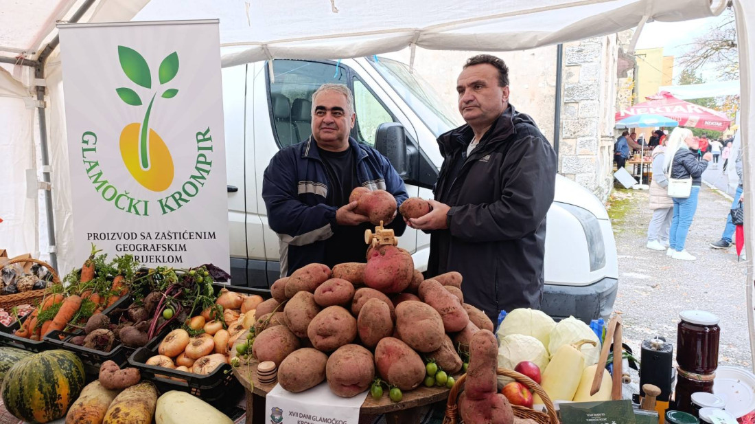Krumpirijada u Glamoču okupila brojne izlagača, najveći krumpir težio preko dva kilograma