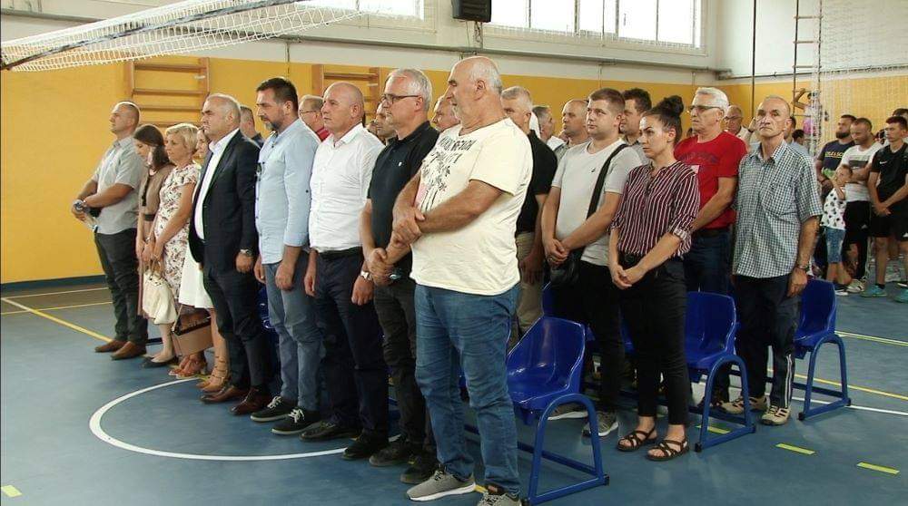 U školi u Križevićima kod Zvornika učenici povratnici dobili fiskulturnu salu