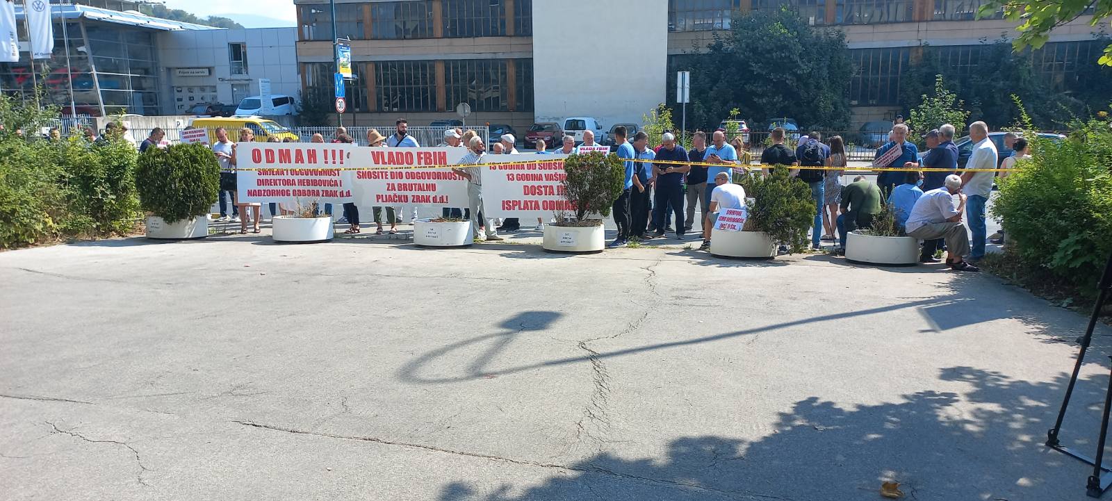 Radnici "Zraka" protestuju ispred Vlade FBiH