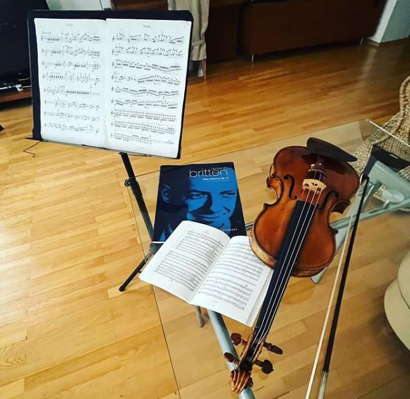 Smailović-Huart: Presretna sam da imam svoju violinu, da se preko nje 'sakrijem' od surove realnosti