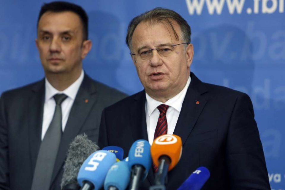 Vlada Federacije BiH - Povećanje penzija od 3,9 % započinje isplatom majske penzije