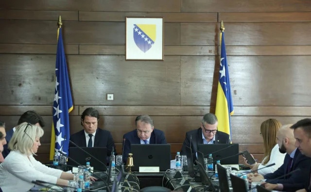 Dok vlast imenuje podobne javna preduzeća propadaju