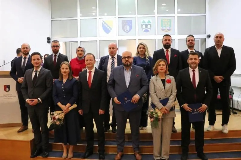Dok hapse  ministre, najavljena poskupljenja vode, odvoza smeća i usluga Pokopa u Kantonu Sarajevo