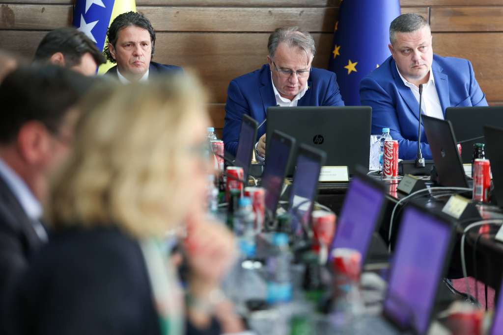 Vlada FBiH utvrdila listu: Finansijska pomoć za 1.525 korisnika iz niskoakumulativnih djelatnosti