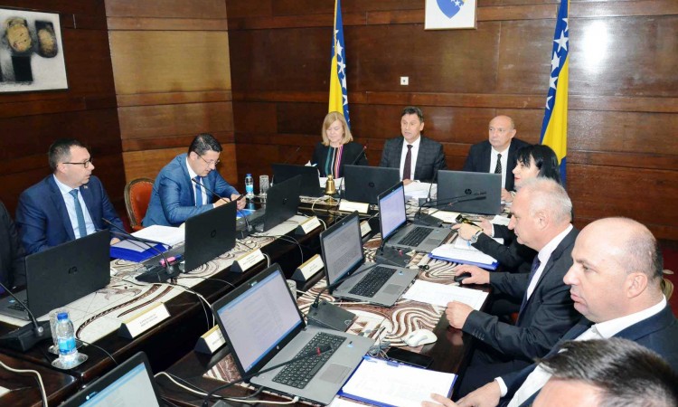 Vlada FBiH održala hitnu sjednicu: Zabilježen rast broja novozaraženih