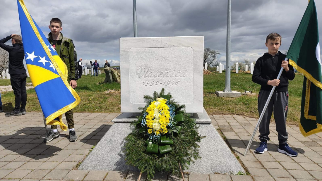 Kolektivna dženaza u Vlasenici 19. aprila