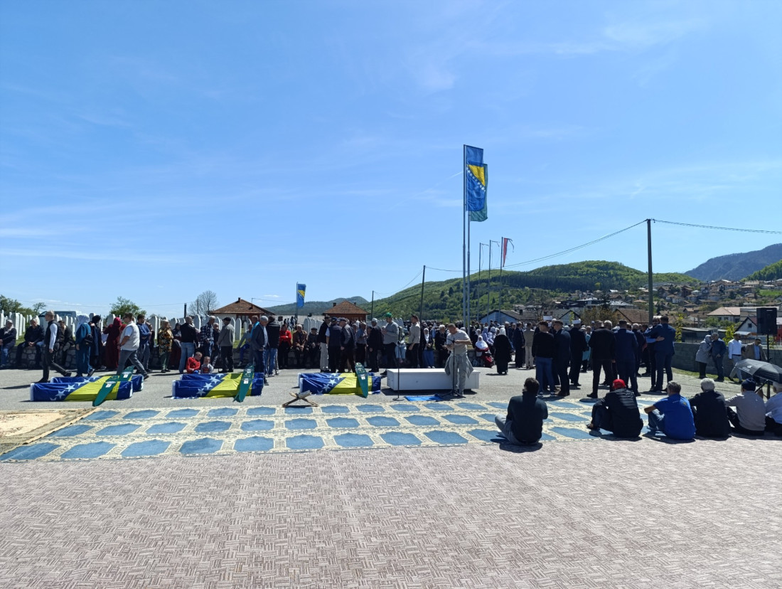 U Vlasenici klanjana dženaza za šest žrtava agresije na BiH: Opomena i poziv na istinu i pravdu