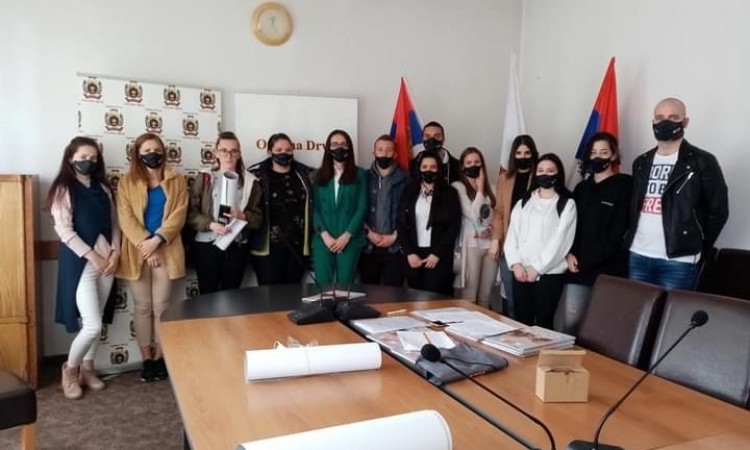 Potpisani ugovori za društvene projekte mladih vrijedni 15.400 KM