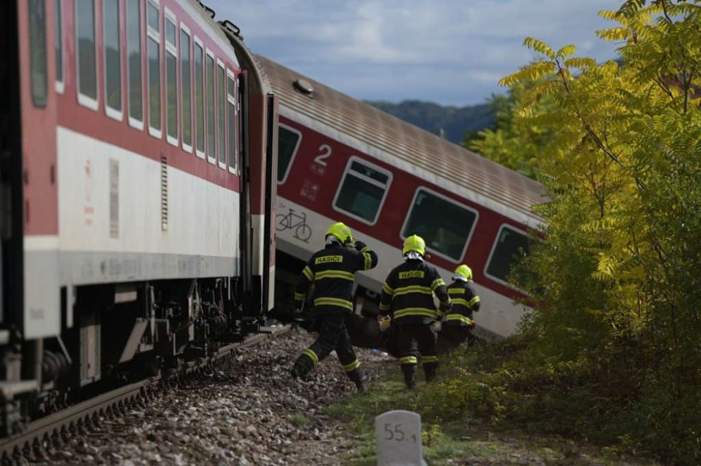 Najmanje 66 povrijeđenih u sudaru dva voza u Slovačkoj
