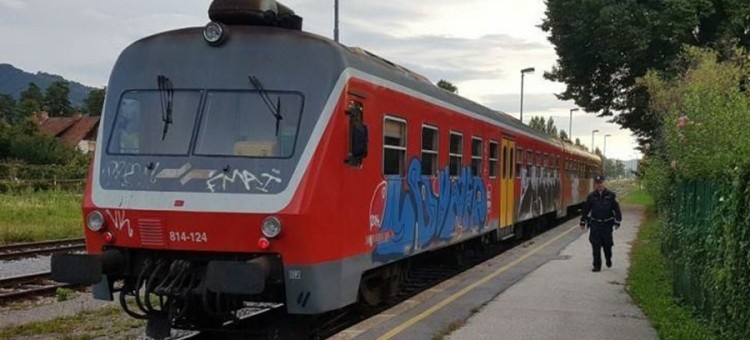 Slovenija: Maloljetnica poginula snimajući "selfie" ispred dolazećeg voza