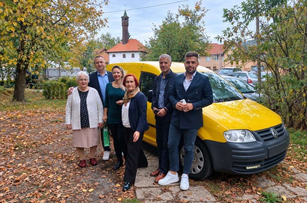 Javna kuhinja 'Merhamet' u Banjoj Luci dobila vozilo za dostavu obroka