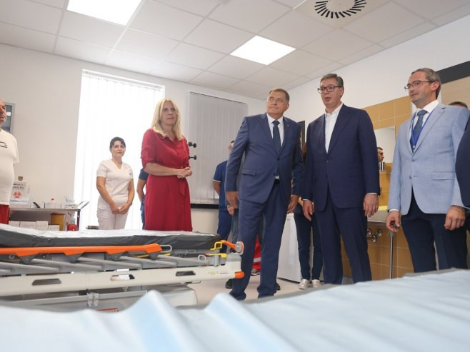 Vučić u Stanarima otvorio Dom zdravlja Srbija