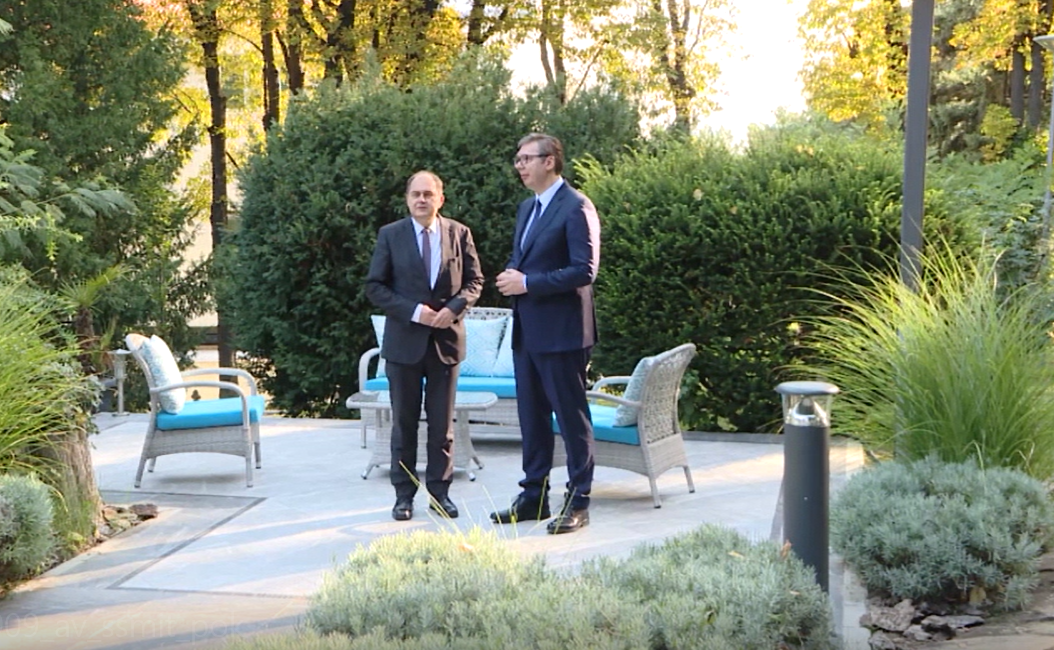 Vučić i Schmidt: Narodi u BiH bi trebalo da odlučuju o svojoj sudbini
