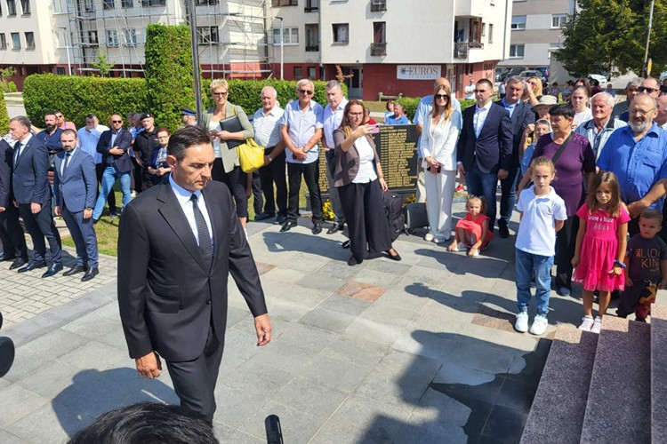 Aleksandar Vulin u Bosnu i Hercegovinu došao automobilom – zabranjen mu prelet helikopterom