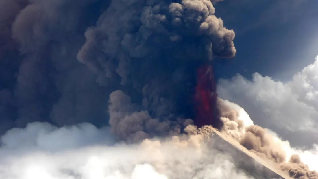 Erupcija vulkana u Papua Novoj Gvineji, Japan upozorava na cunami