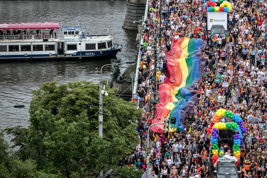Poslije dvije godine pauze u Pragu 60.000 ljudi na Prideu