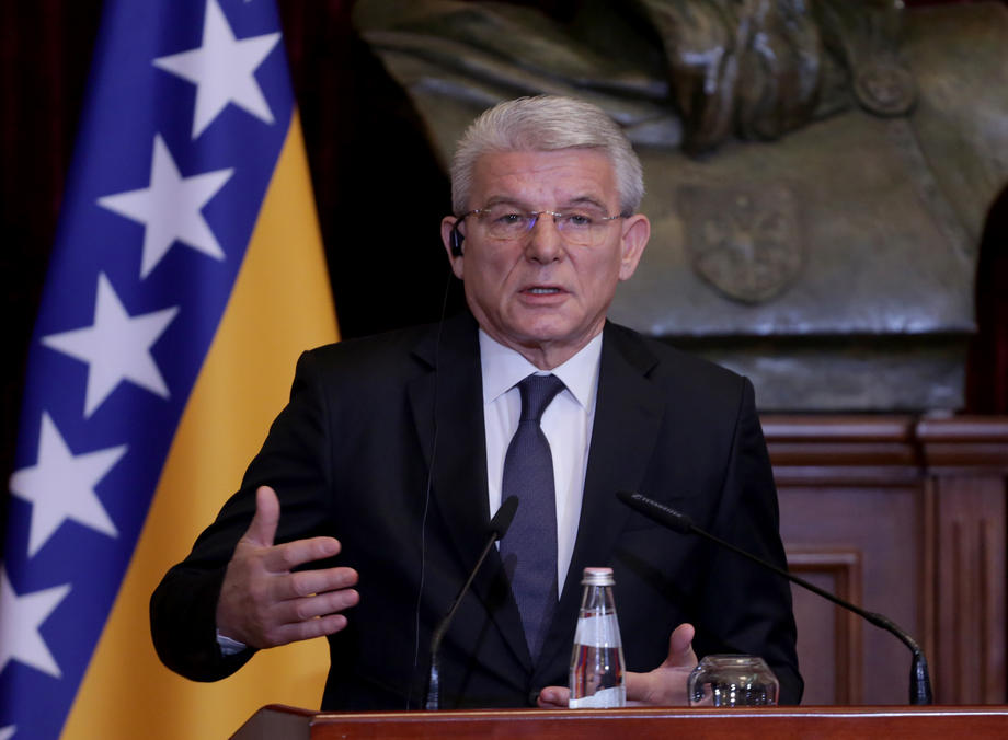 Džaferović uputio telegram saučešća Bidenu nakon pucnjave u Texasu