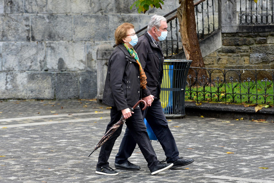 U Sloveniji deset ljudi preminulo, 939 zaraženo