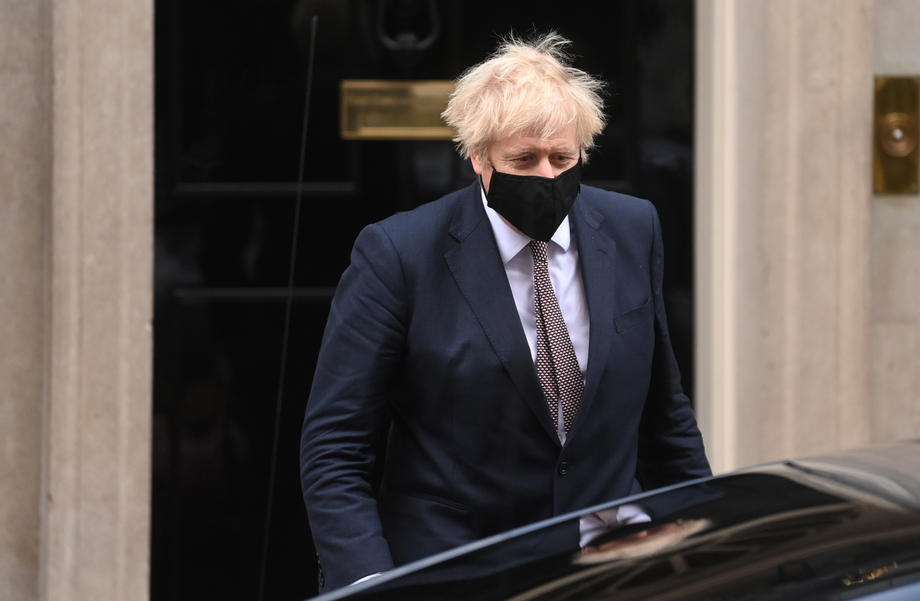 Samoizolacija u V. Britaniji bi mogla biti ukinuta od idućeg mjeseca