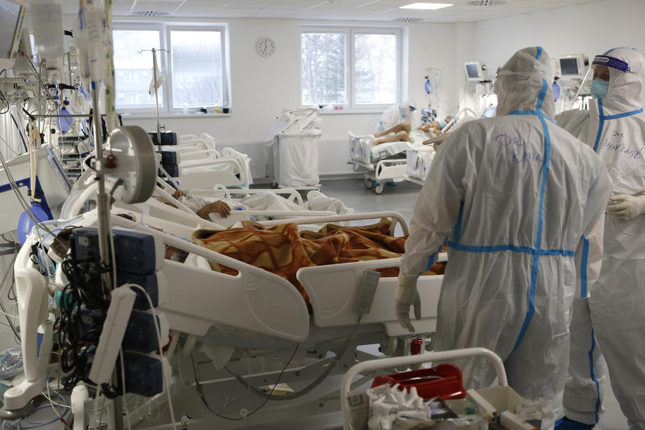 U Srbiji, u posljednja 24 sata, sedam umrlih i 728 pozitivnih na kovid