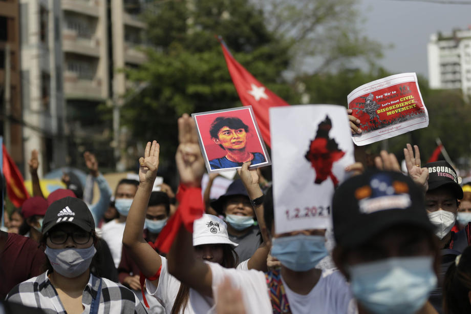 Hiljade ljudi u Mjanmaru na ulicama traži oslobađanje svrgnute premijerke