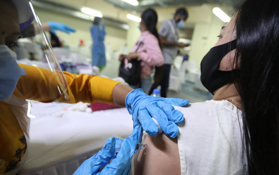 Biden: Planirano vakcinisanje na stadionima NFL-a