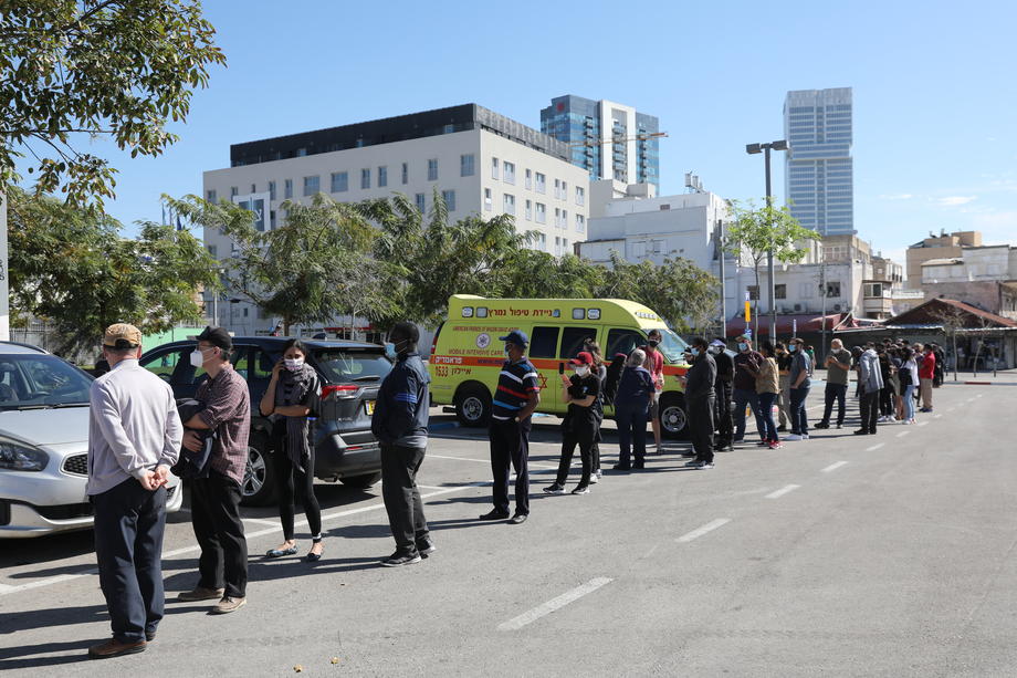 Tel Aviv počeo davati vakcine stranim državljanima