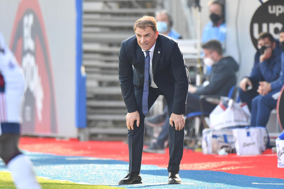 Poslije Verone, i Cagliari otpustio trenera